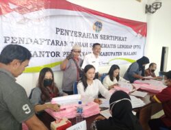 Desa Pandan Landung Menyerahkan Sertifikat Program PTSL Tahap II Kepada Masyarakat