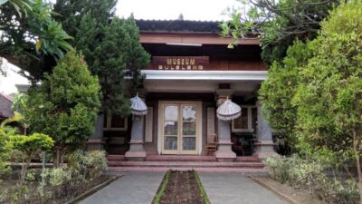 Gedong Kirtya, Museum Bersejarah yang Menampilkan Seni & Budaya Bali di Buleleng