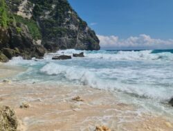 Tembeling Beach Nusa Penida, Pantai Air Tawar Tersembunyi yang Kaya Pesona