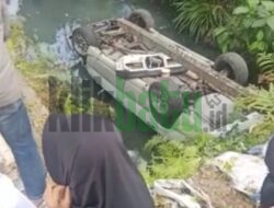 Mobil Terjun Ke Sungai Di Desa Beji Kecamatan Junrejo Kota Batu