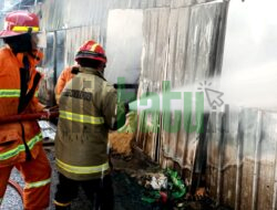 Relokasi Pasar Batu Dilalap Jago Merah, Dilaporkan Tujuh Stan Hangus Terbakar