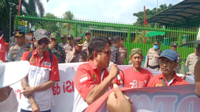 LSM LIRA Dampingi Aksi Demo Warga Awang-awang Tuntut Pengembalian TKD
