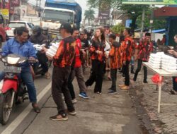 BPPH Pemuda Pancasila Kabupaten Malang Berbagi Takjil Kepada Masyarakat